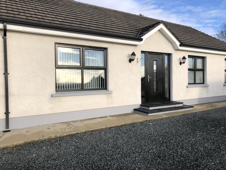 323260696_881635019922247_3359491909894767979_n New door and window installation